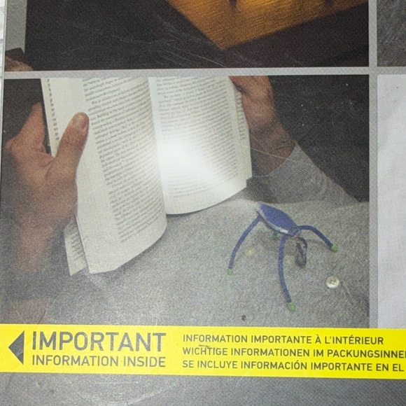 BugLit LED Micro Flashlight - Red - Picture 13 of 16